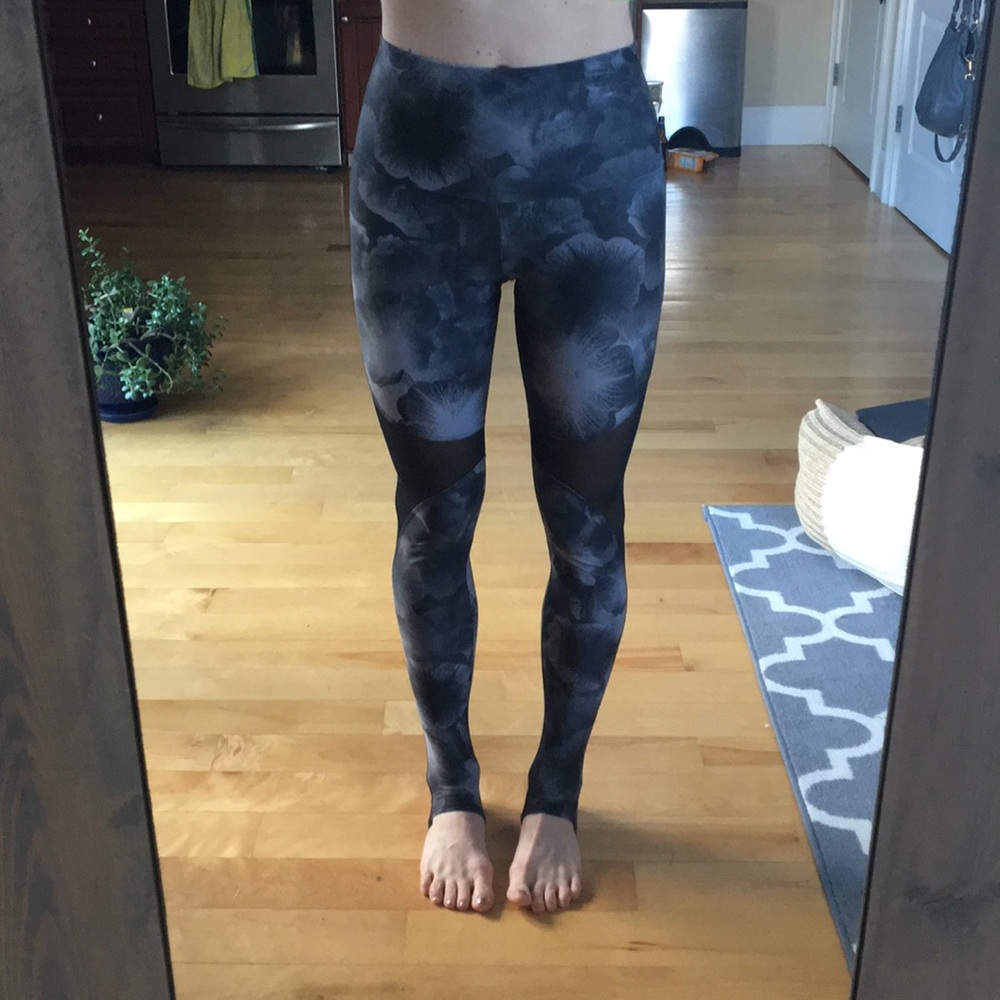 Onzie high waisted stirrup leggings